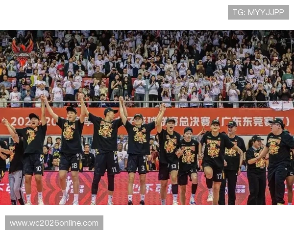 广东超级联赛激战正酣 各队实力对决精彩纷呈 球迷热情高涨